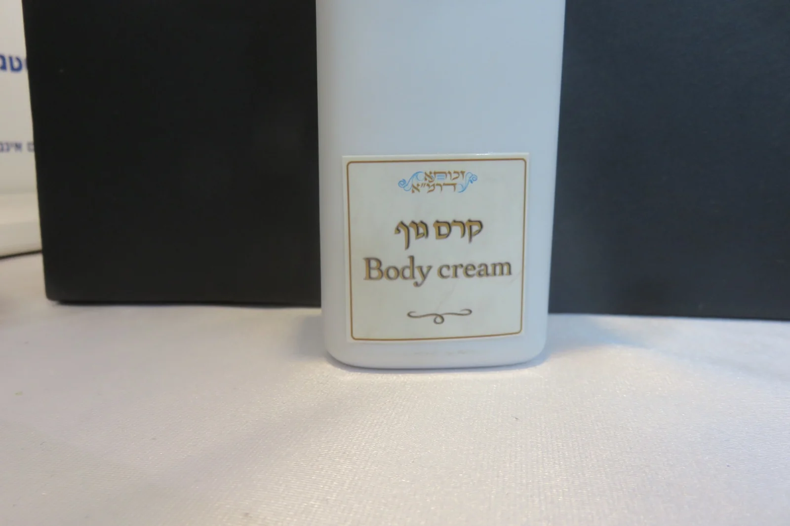 מיתוג בקבוק תמרוקים — עבודה מבית המדפיס.