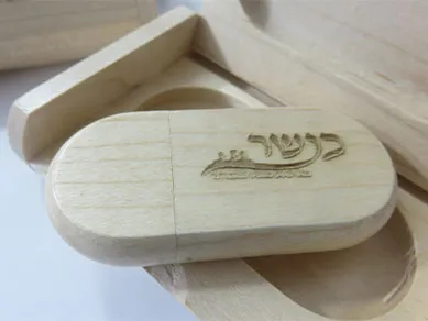 USB מעץ חריטה בלייזר עם שם העסק למיתוג עסק
